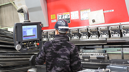 画像：工作機械のオペレーター業務